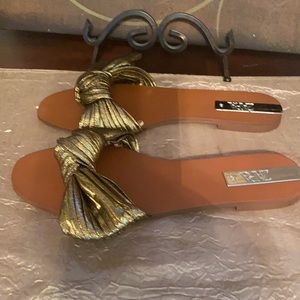 Zara Women’s Size 40 (US 9) slides with gold bow